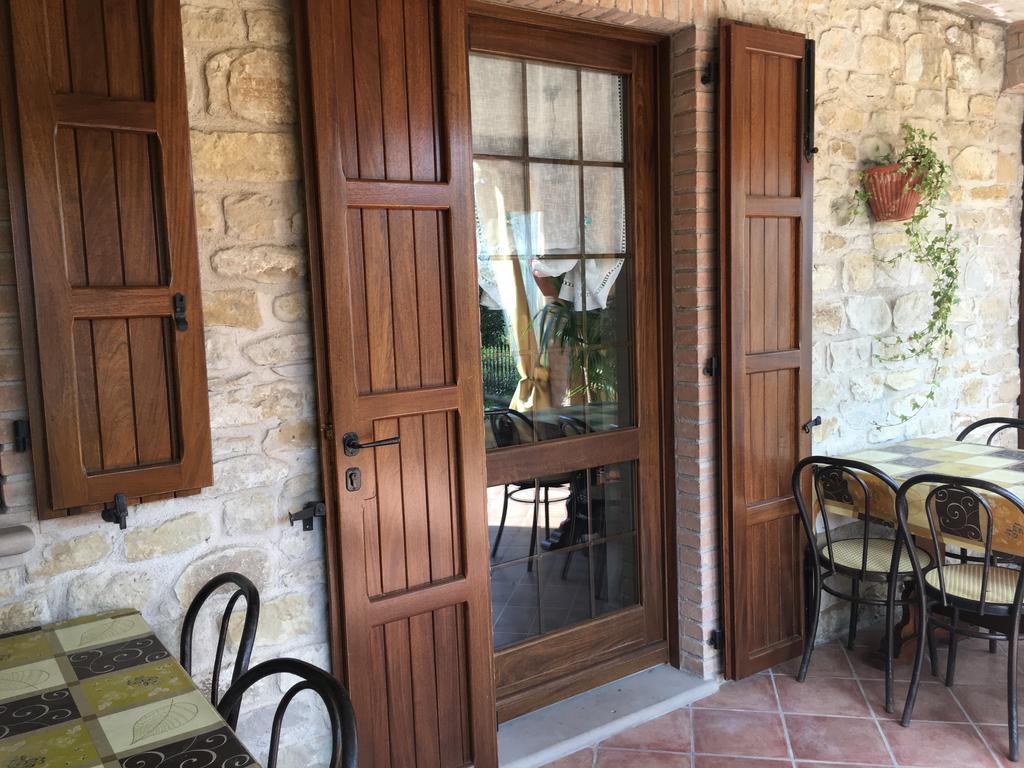 Appartamenti E Camere Il Poggio Di D'Angeli Lidia Auditore Екстер'єр фото